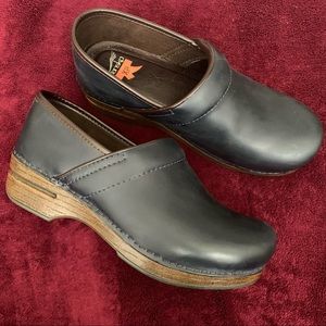 Dansko Pro XP Oiled Mule Navy Size 38 7.5